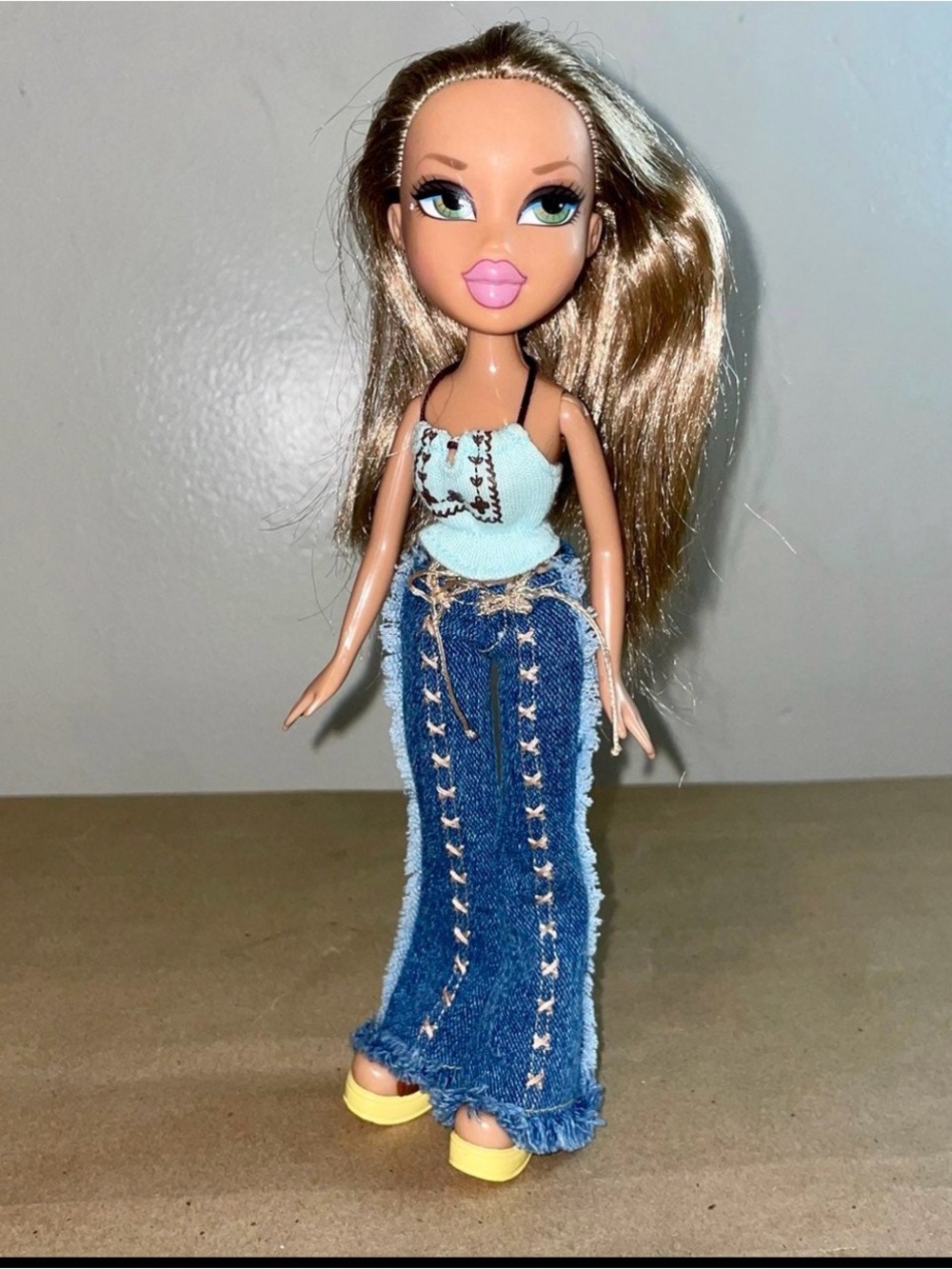 2001-2009 MGA  BRATZ FOREVER DIAMONDZ FIANNA DOLL USED IN GREAT CONDITION